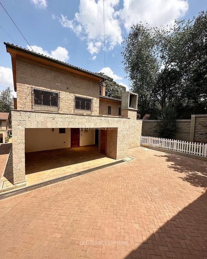5 Bed Townhouse with En Suite in Lavington - 1