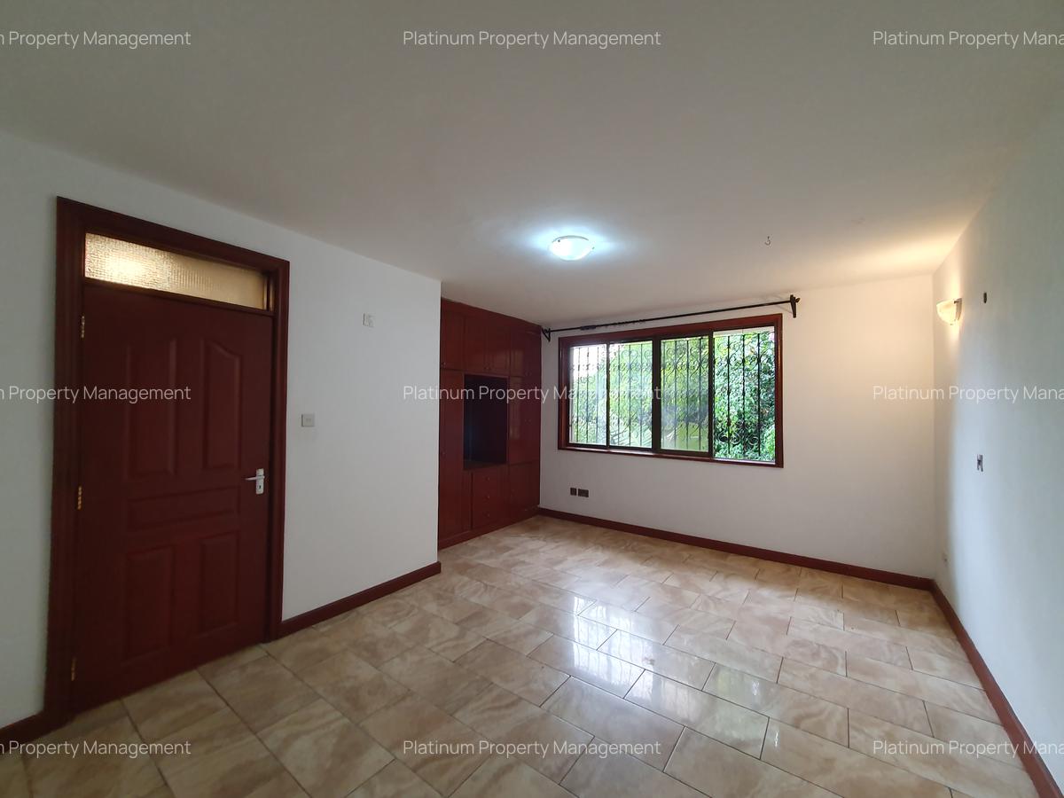 4 Bed House with En Suite at Grevillea Grove - 16