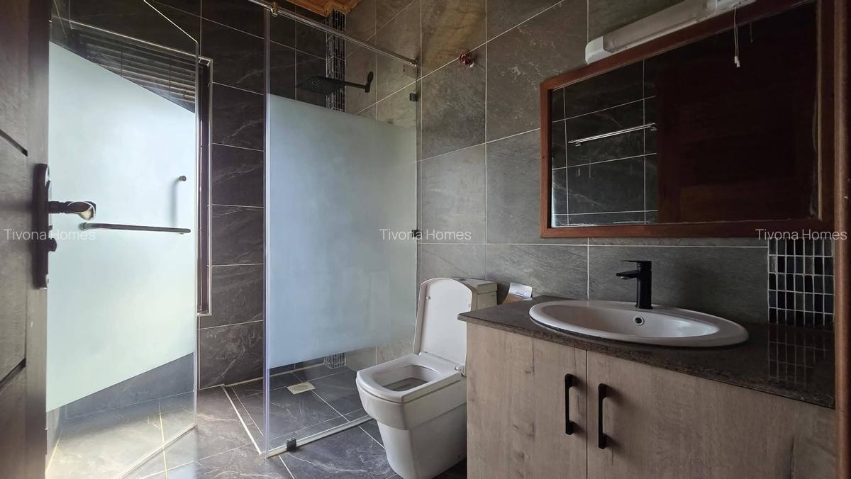 5 Bed House with En Suite in Runda - 8