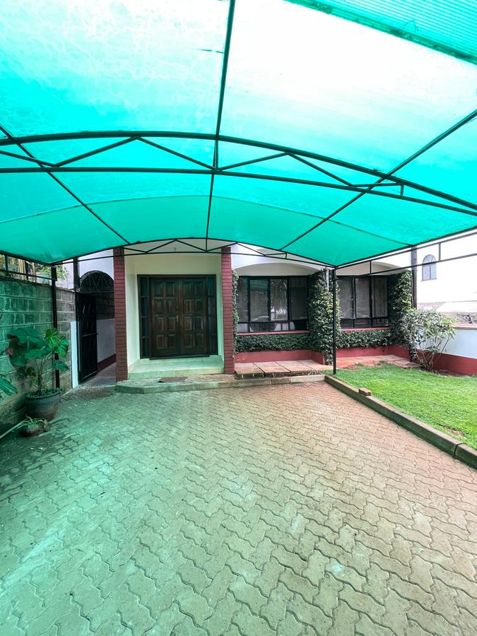 4 Bed Townhouse with En Suite in Westlands Area - 1