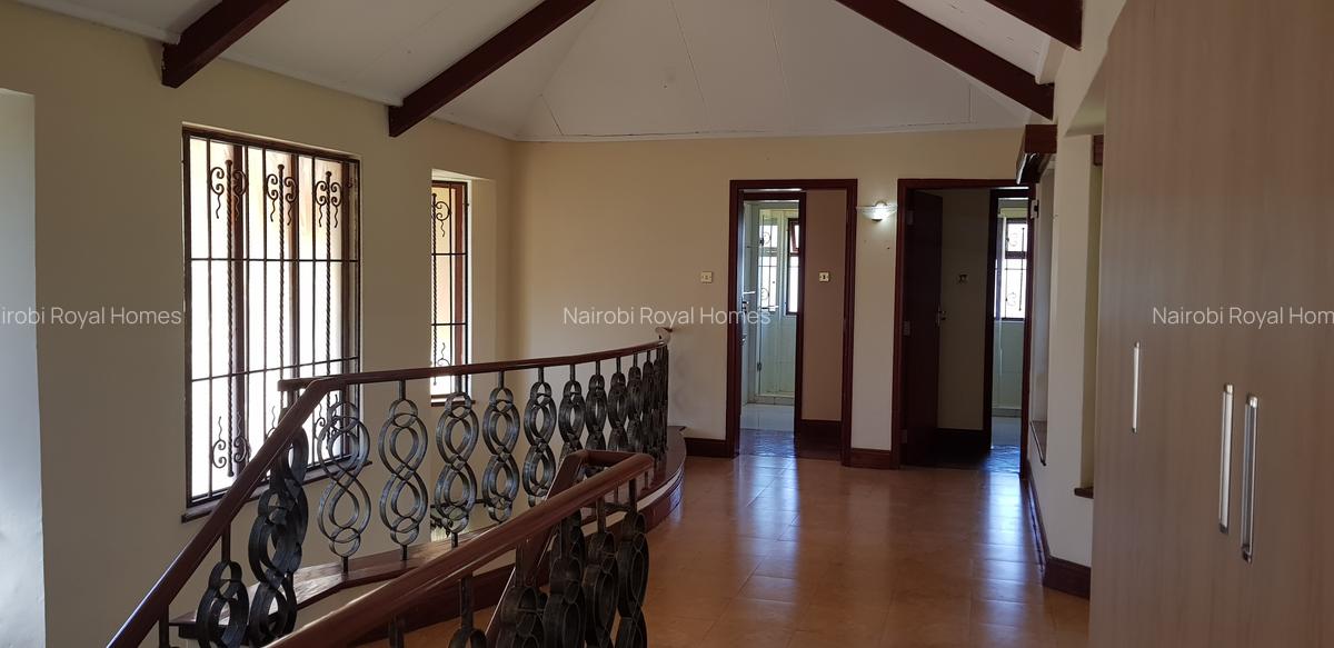 5 Bed House with En Suite at Mimosa Road - 16