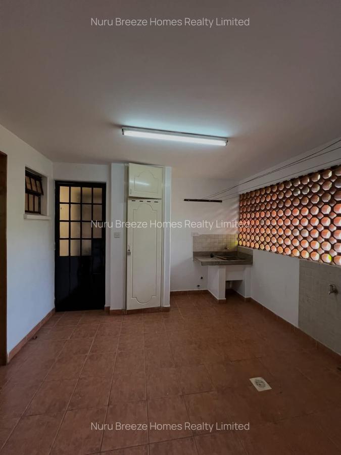 3 Bed Apartment with En Suite in Westlands Area - 12