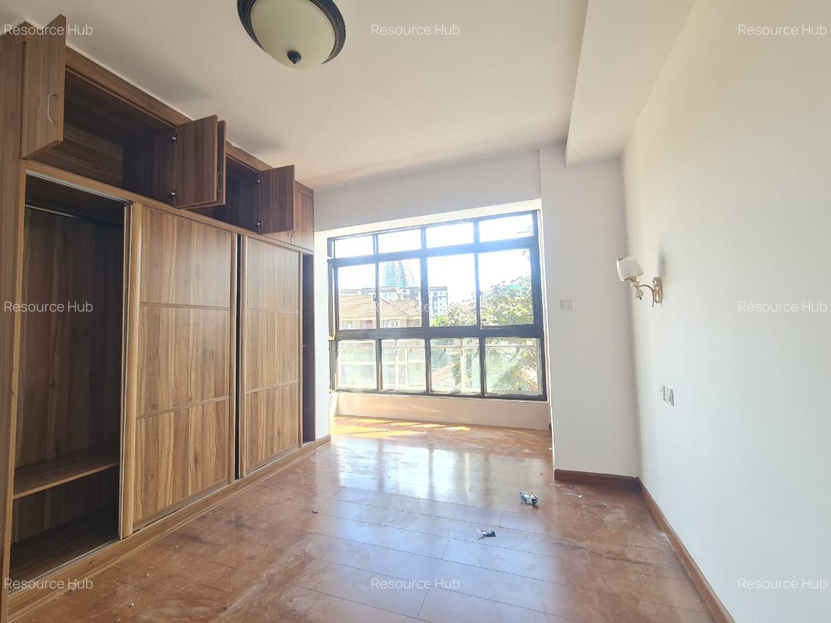 2 Bed Apartment with En Suite at Off Denis Pritt - 9