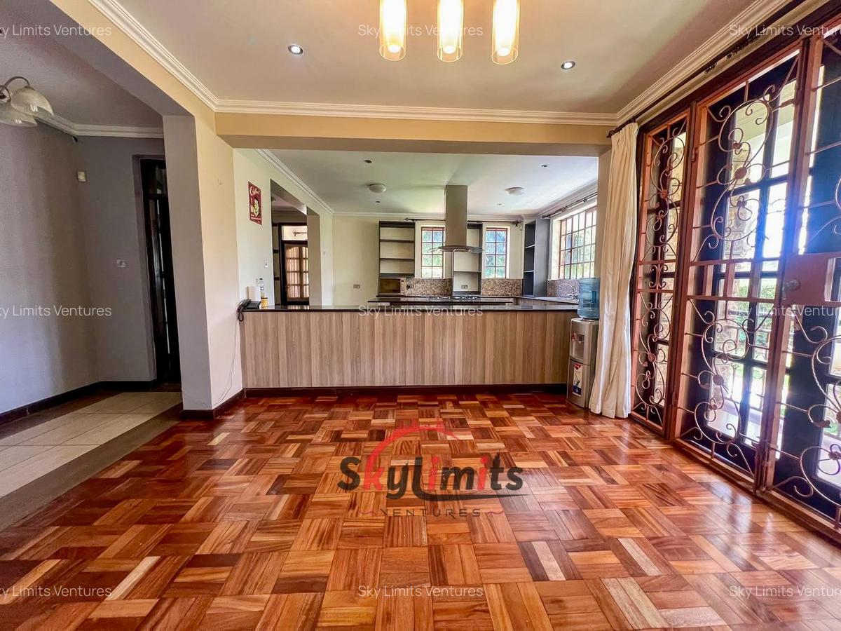 4 Bed Townhouse with En Suite in Rosslyn - 4