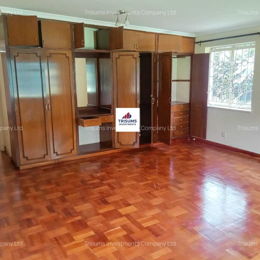 5 Bed House with En Suite in Westlands Area - 11