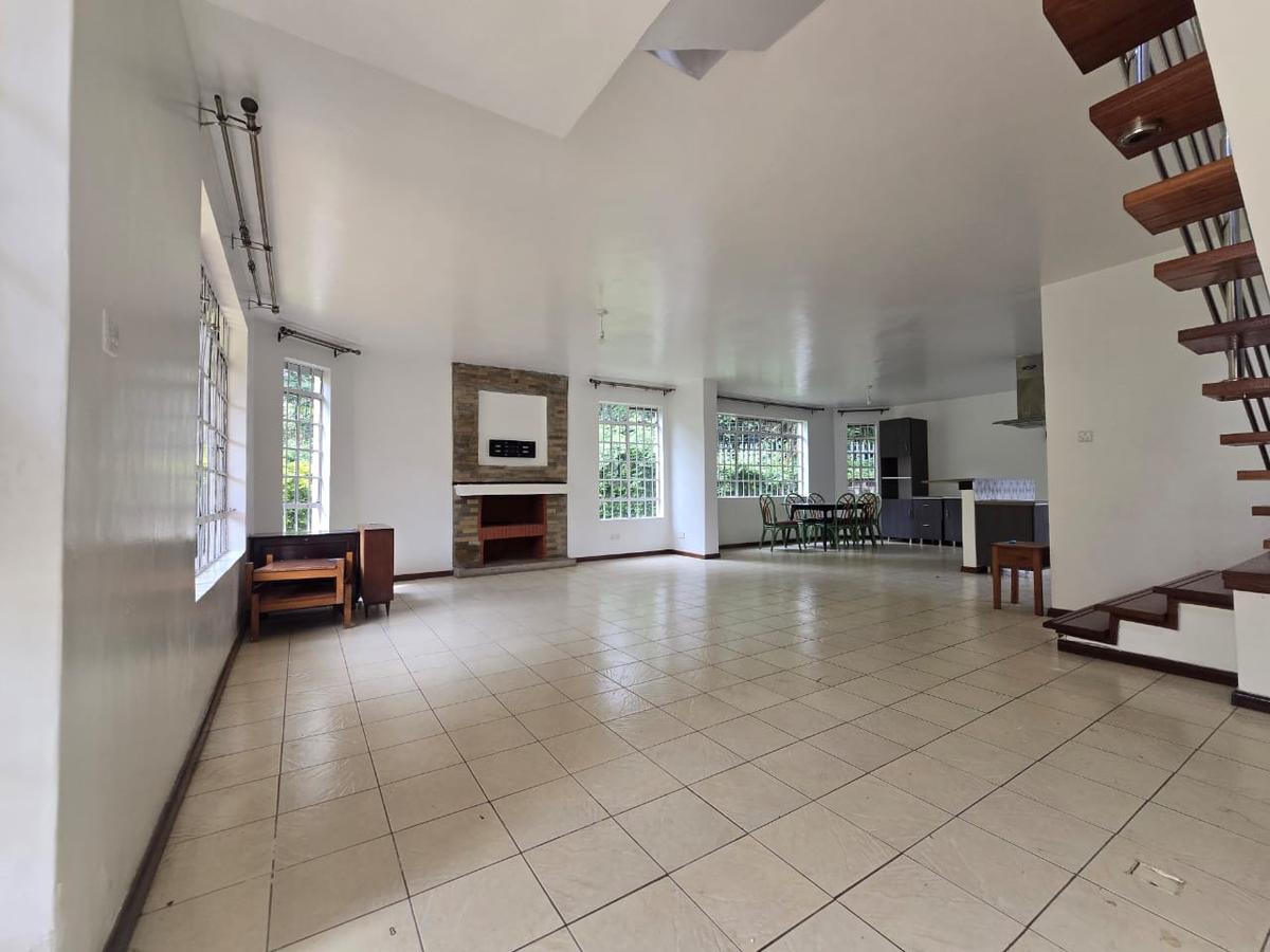 4 Bed House with En Suite in Spring Valley - 4