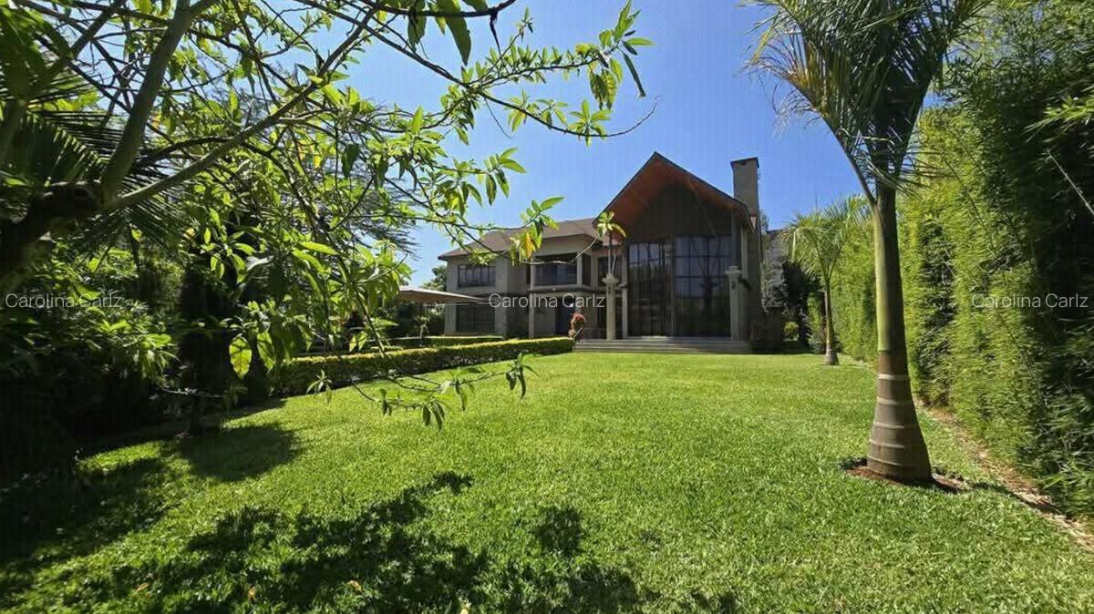 5 Bed House with En Suite in Runda - 1