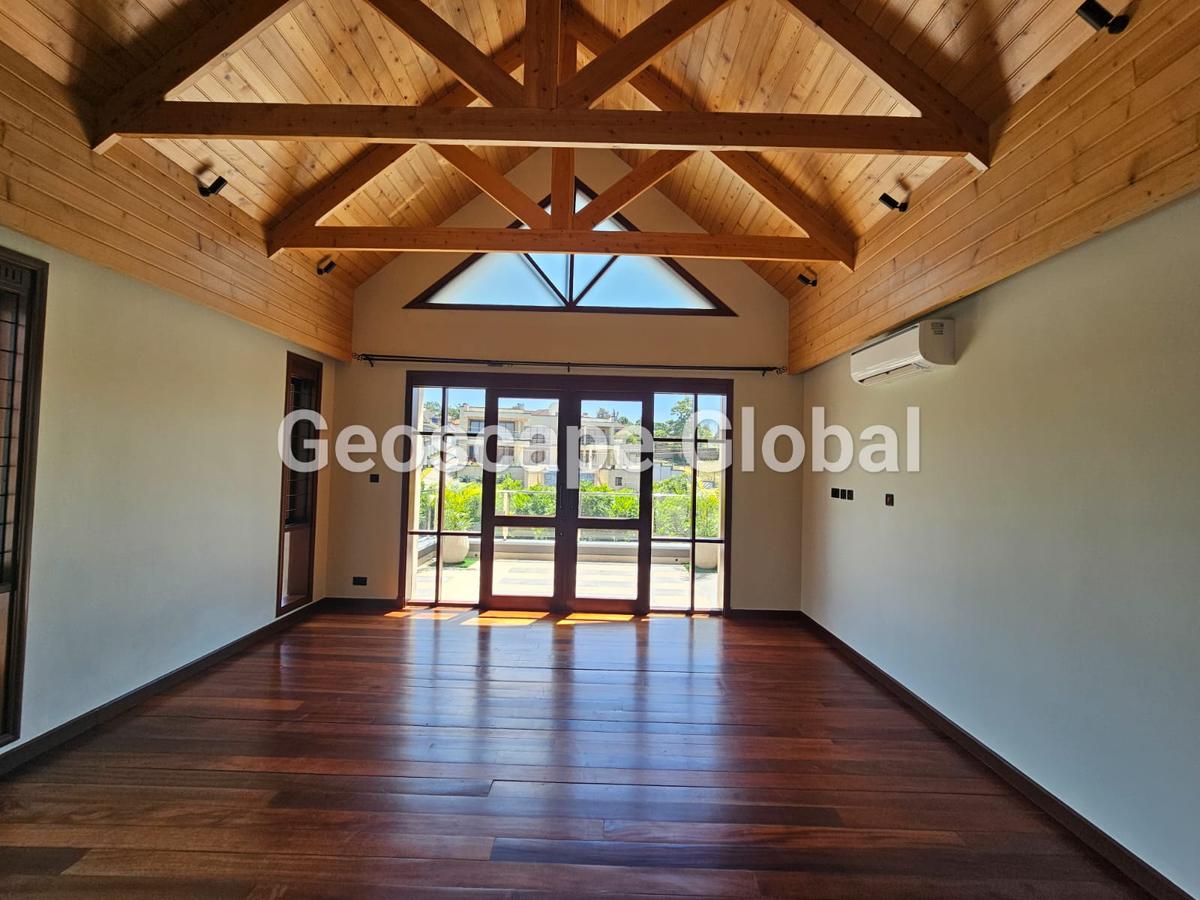 5 Bed House with En Suite in Runda - 7