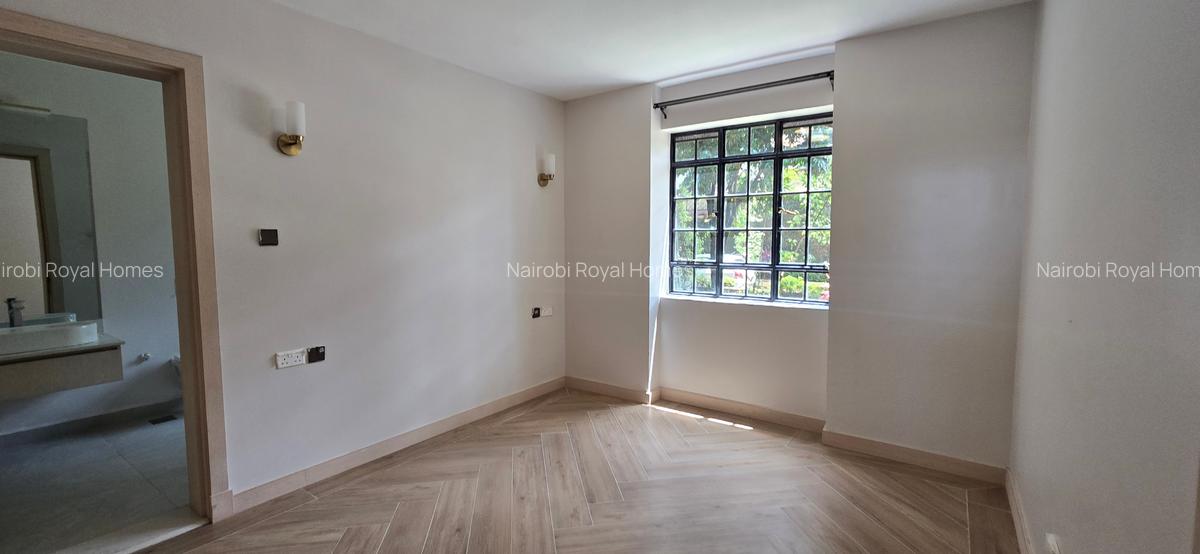 7 Bed Townhouse with En Suite at Lavington Convent Drive - 10