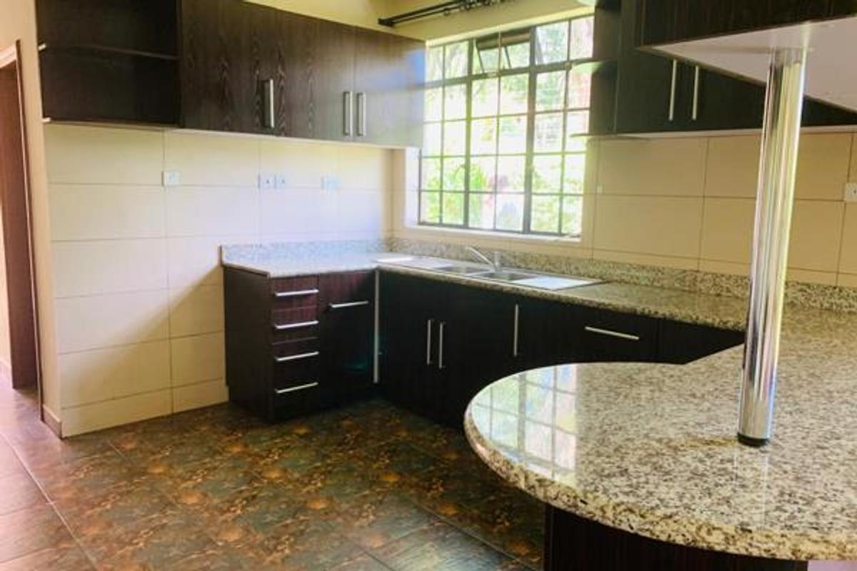 4 Bed Townhouse with En Suite in Lavington - 9