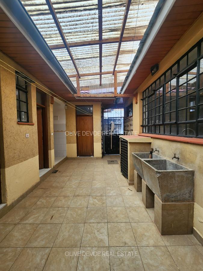 5 Bed Townhouse with En Suite in Kileleshwa - 13