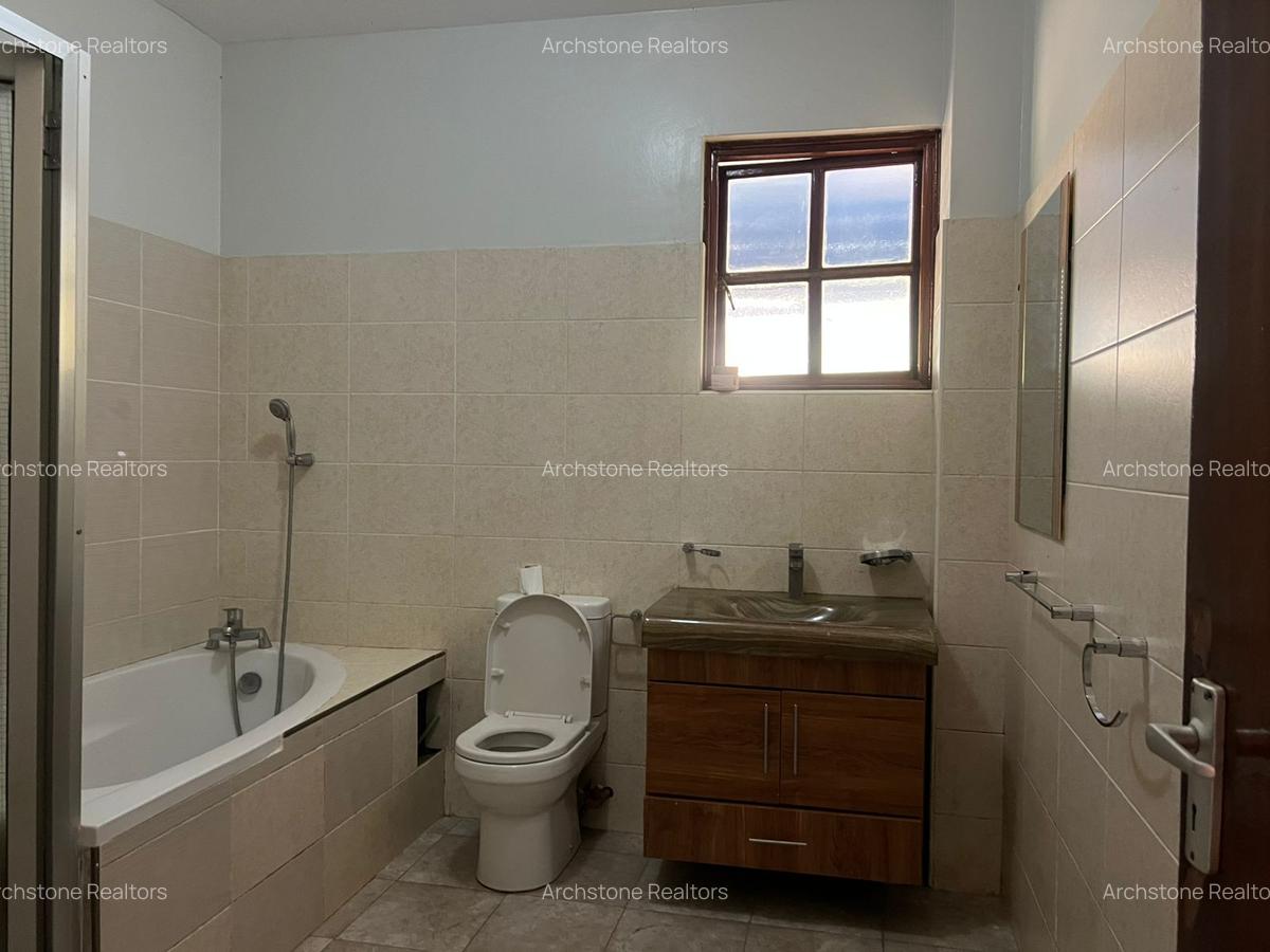 4 Bed House with En Suite in Runda - 11