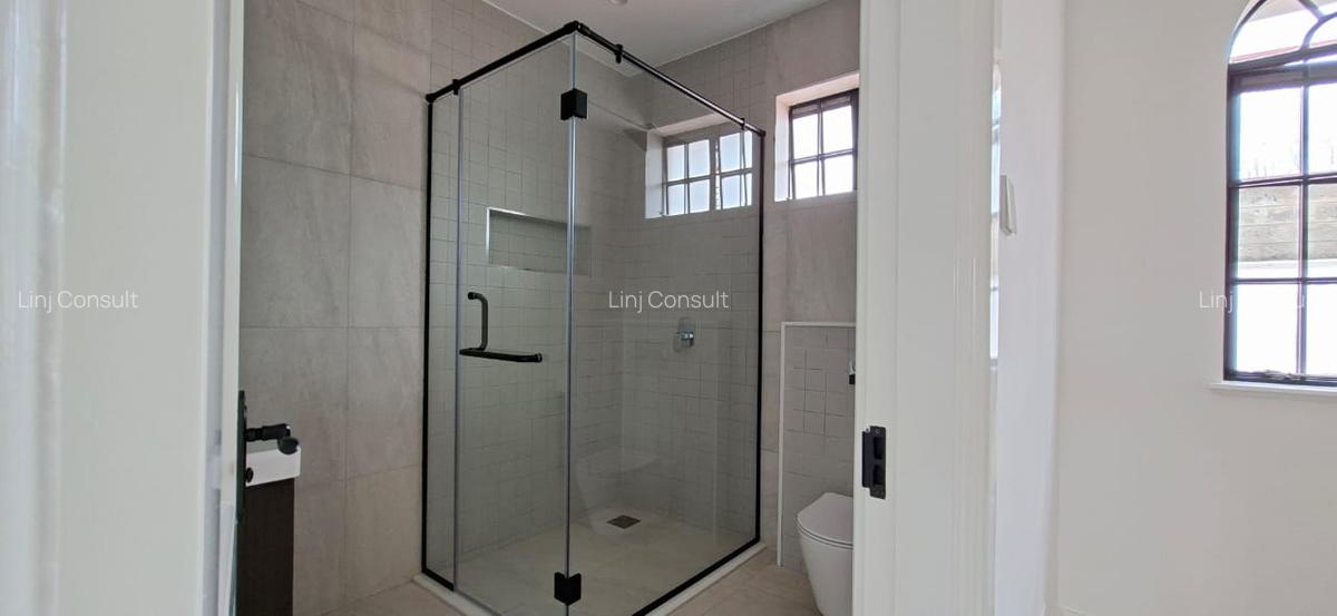 4 Bed Villa with En Suite at Brookside - 13