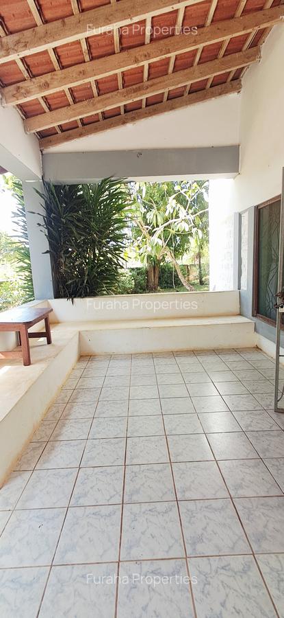 Serviced 2 Bed Apartment with Swimming Pool at Beach Road - 6