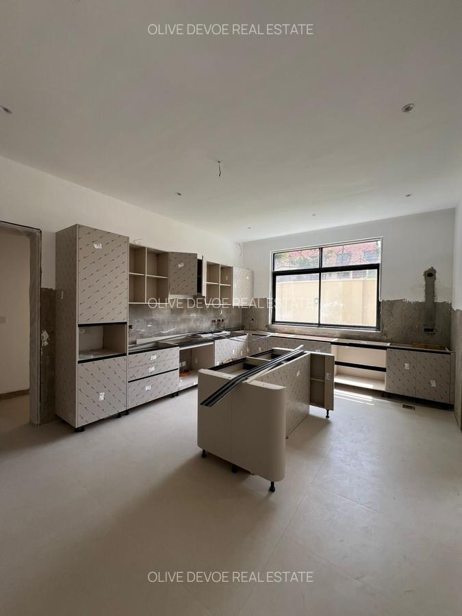 6 Bed Townhouse with En Suite in Lavington - 20