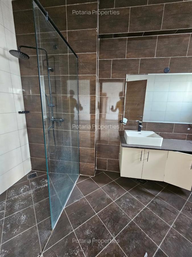 3 Bed Apartment with En Suite in Westlands Area - 11