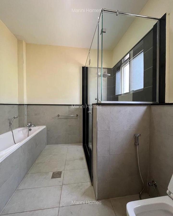 5 Bed Townhouse with En Suite in Lavington - 19