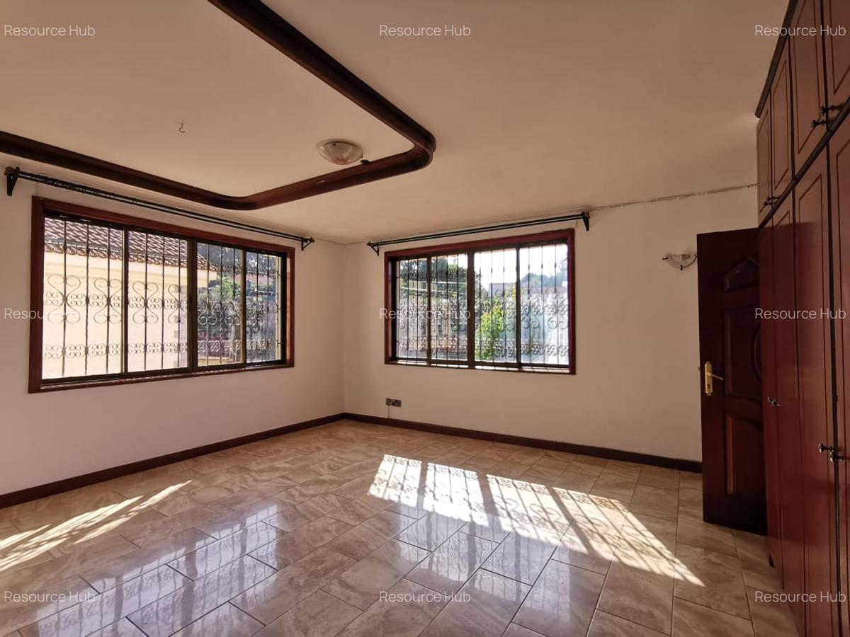 4 Bed Townhouse with En Suite at Off Brook House Drive - 13