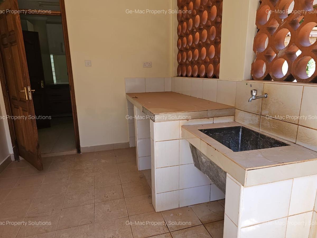 4 Bed Townhouse with En Suite in Kiambu Road - 18