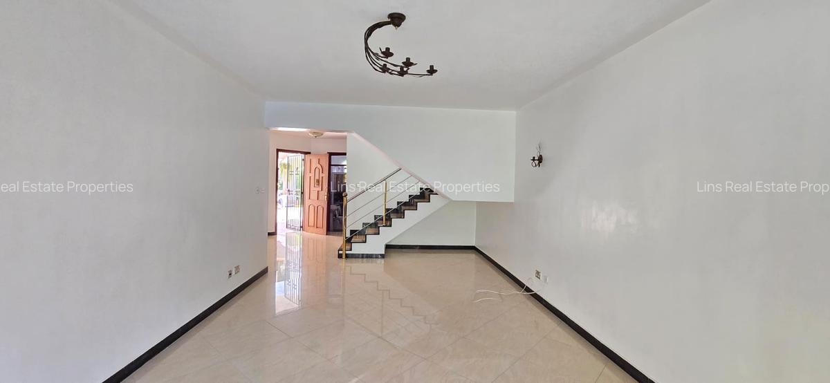 4 Bed Townhouse with En Suite in Brookside - 18