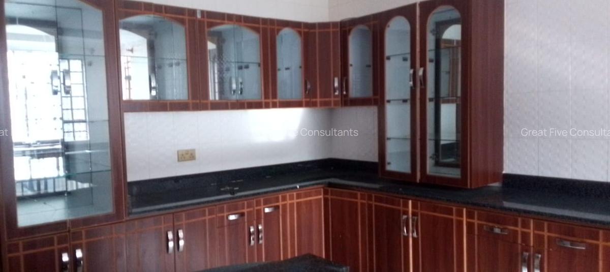 5 Bed Villa with En Suite in Runda - 8