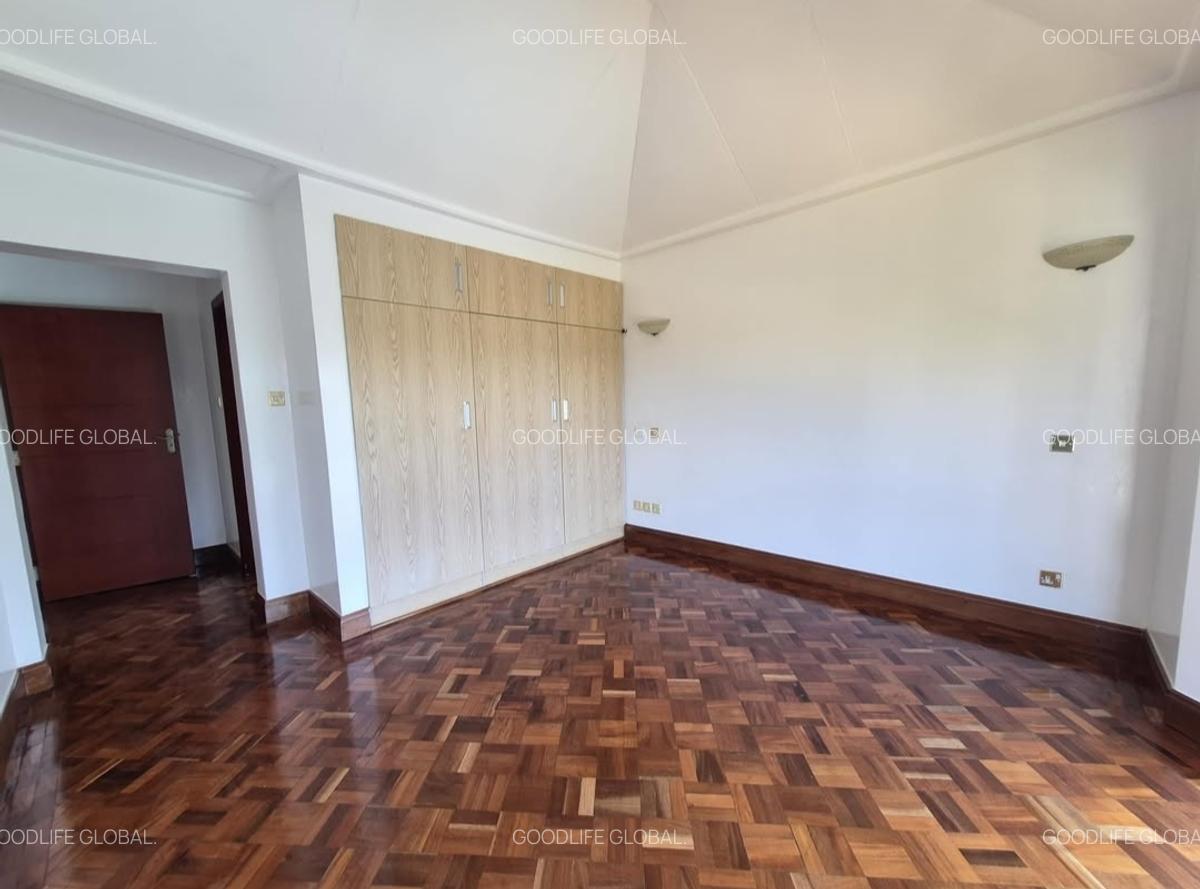 5 Bed House with En Suite at Runda - 14