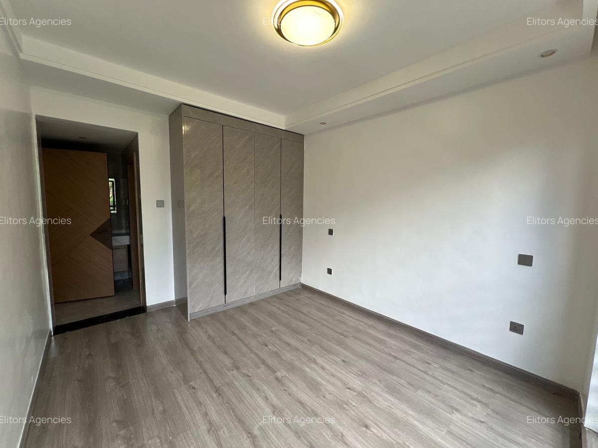 3 Bed Apartment with En Suite at Riverside Dr - 17