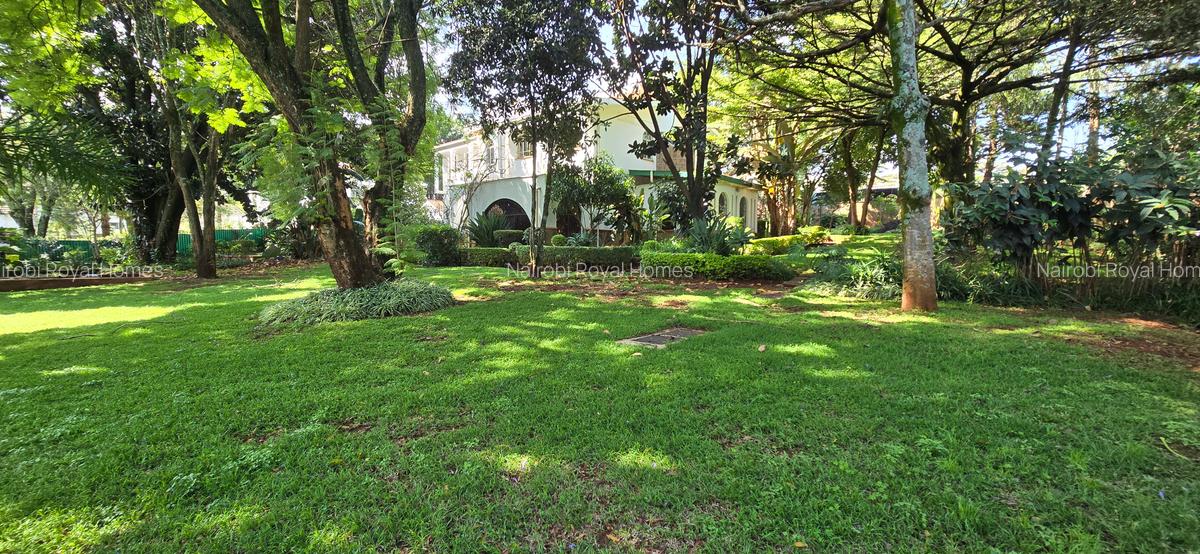 5 Bed House with En Suite at Redhil Close - 5