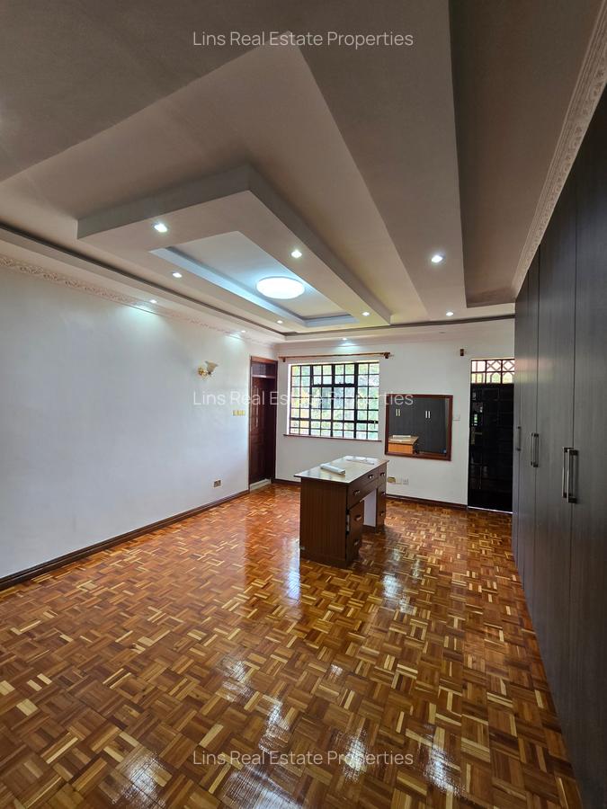 5 Bed House with En Suite in Runda - 19