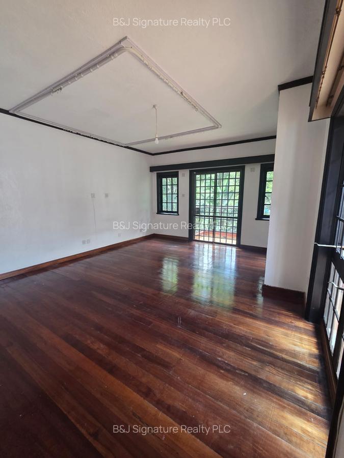 4 Bed Villa with En Suite in Riverside - 6