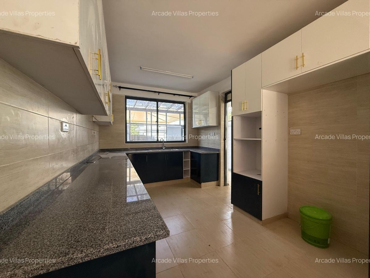 5 Bed Townhouse with En Suite in Lavington - 16