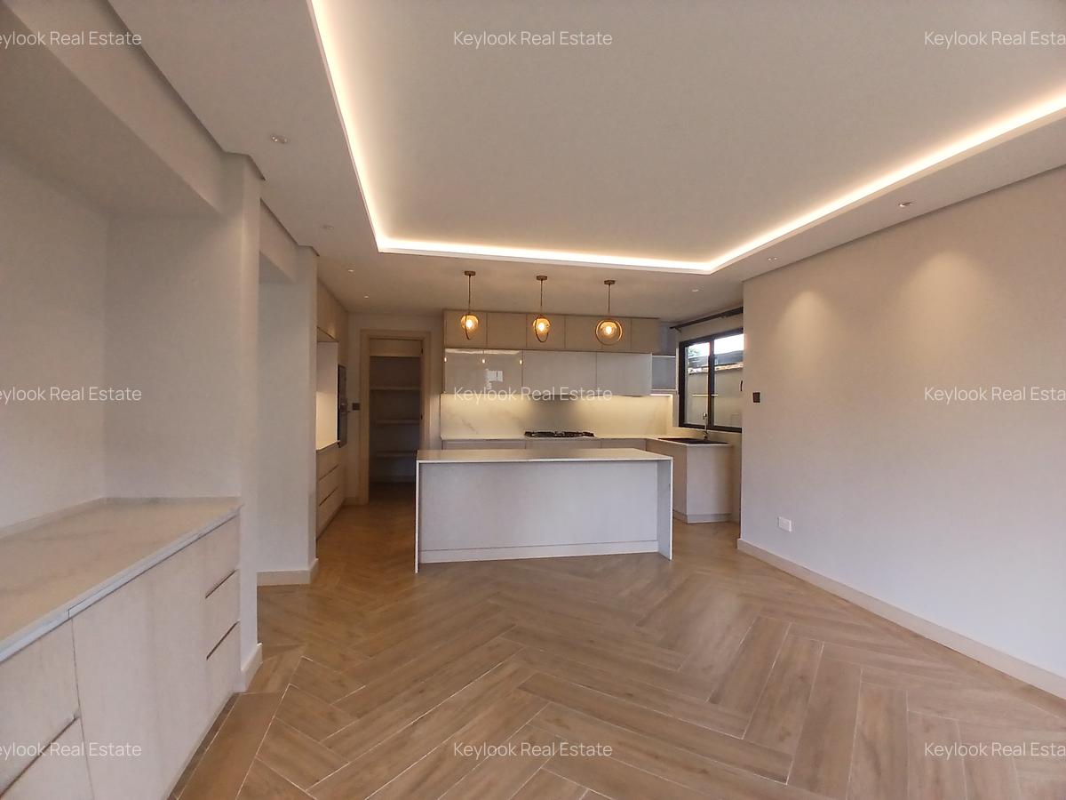 6 Bed Townhouse with En Suite at Lavington - 20