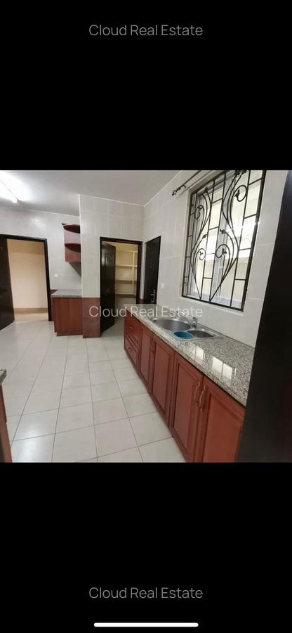 5 Bed Villa with En Suite in Lavington - 7