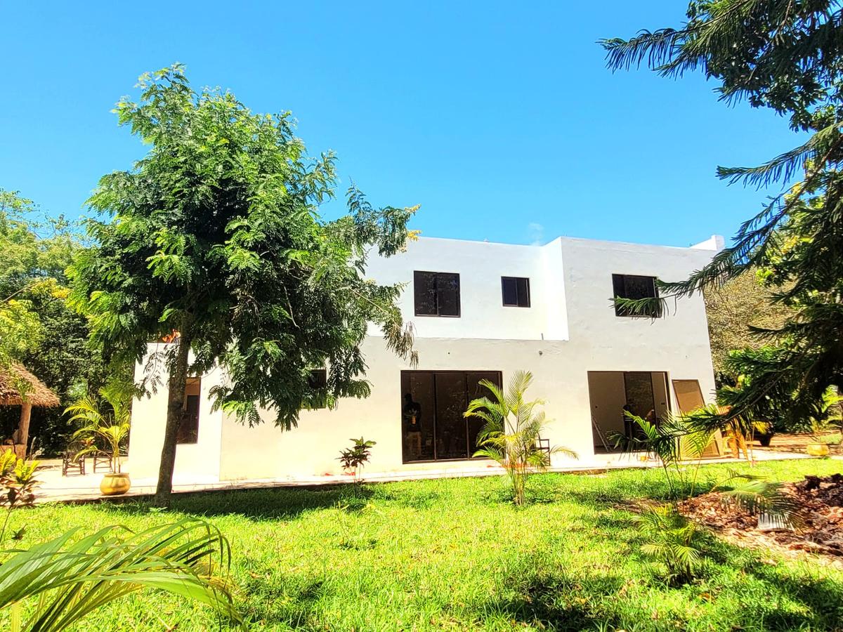 6 Bed Villa with En Suite in Diani - 3