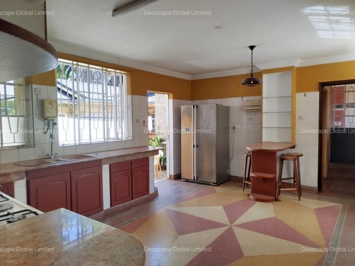 3 Bed House with En Suite in Runda - 3