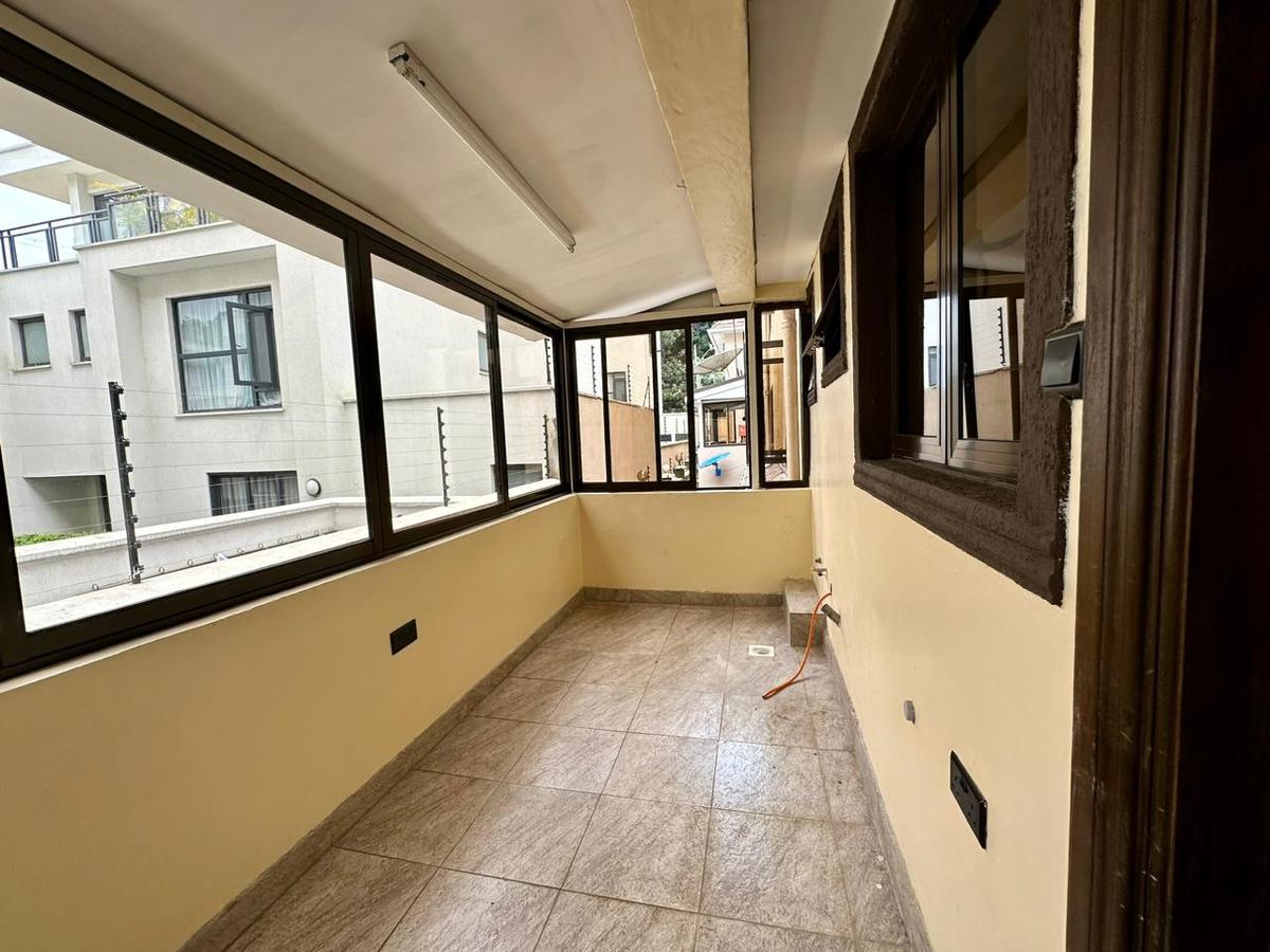 5 Bed Townhouse with En Suite at Lavington - 3