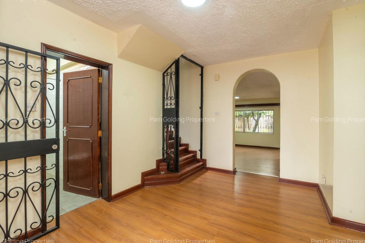 5 Bed Townhouse with En Suite at Ring Road - 4