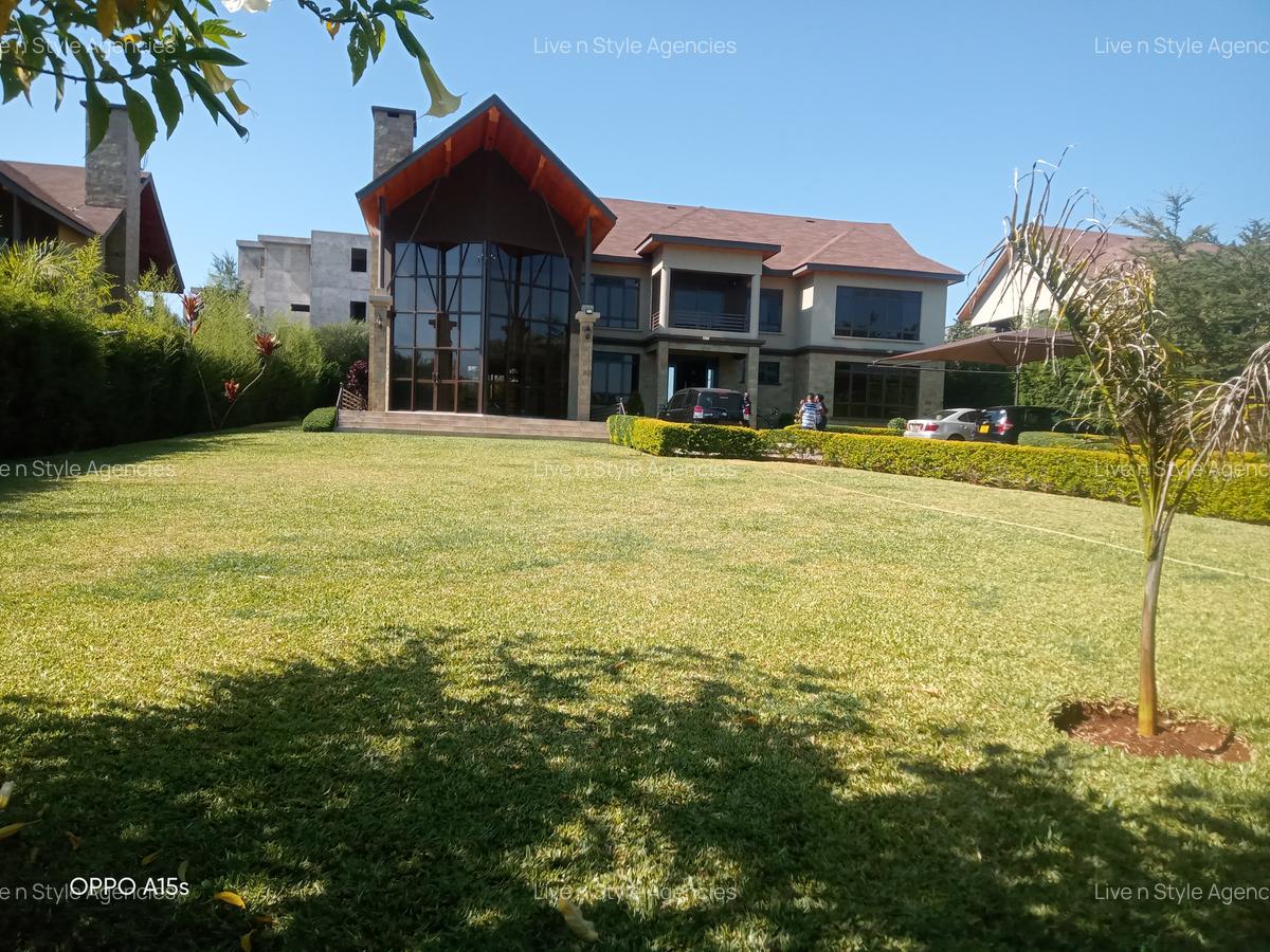 5 Bed House with En Suite in Runda - 1