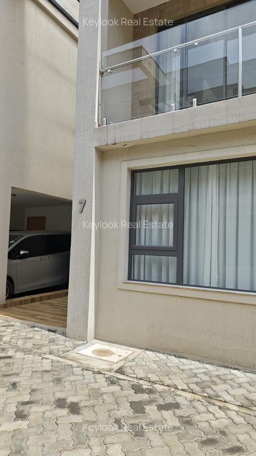 5 Bed Townhouse with En Suite at Off James Gichuru - 11
