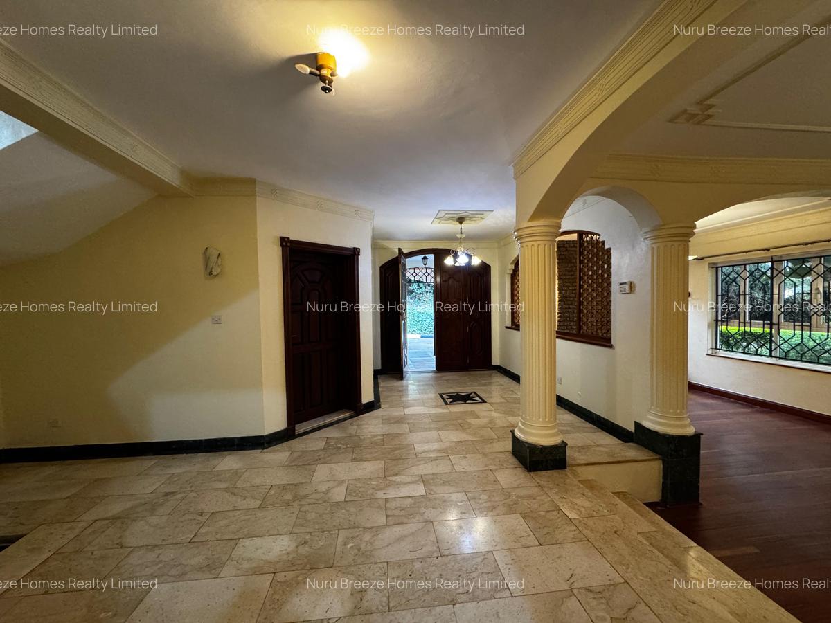 5 Bed House with En Suite in Hill View - 20