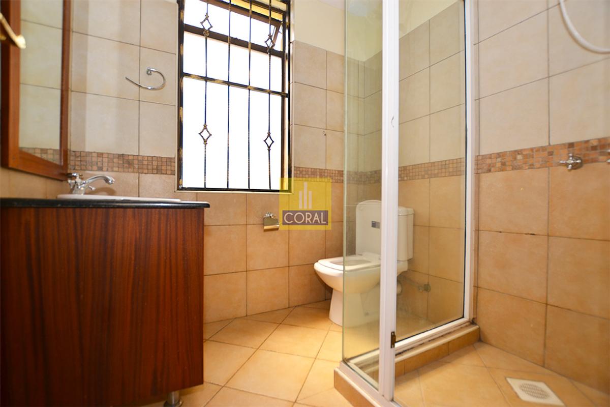 3 Bed Apartment with Lift in Kilimani - 9