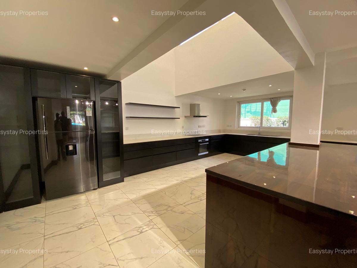 5 Bed House with En Suite in Runda - 7