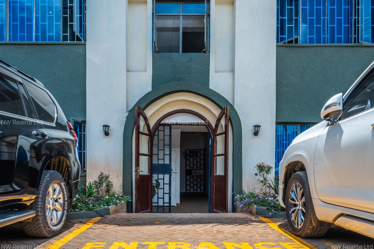 500 ft² Office with Service Charge Included in Westlands Area - 3