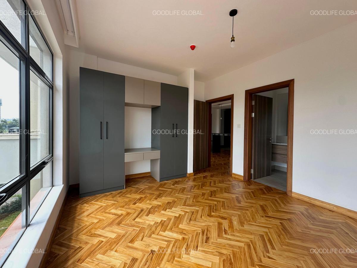 4 Bed Apartment with En Suite at Rosslyn - 12