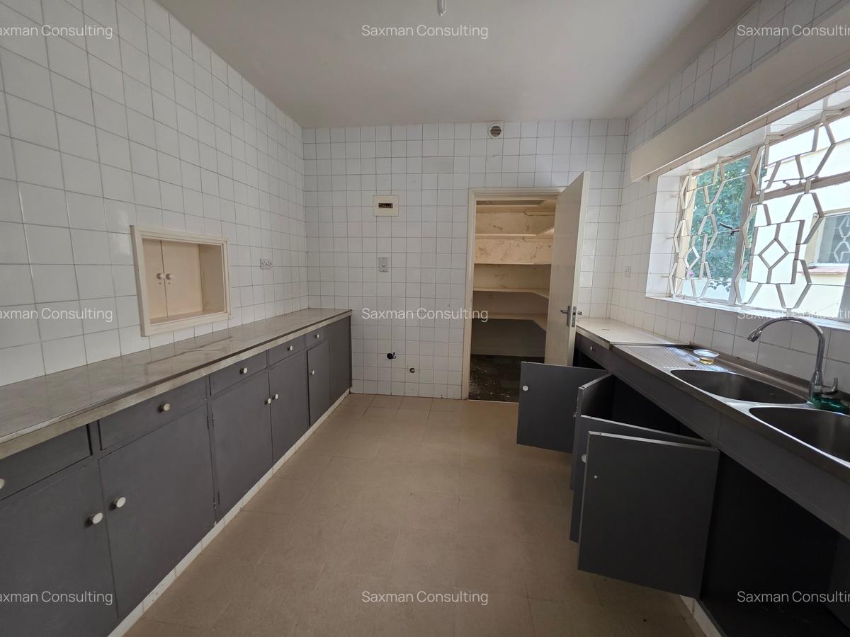 6 Bed House with Staff Quarters in Lake View - 13