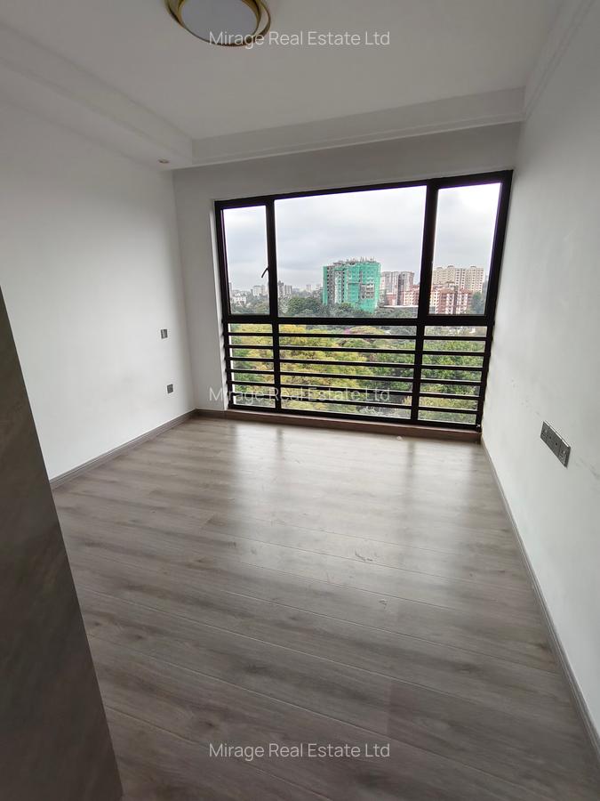 3 Bed Apartment with En Suite in Riverside - 12