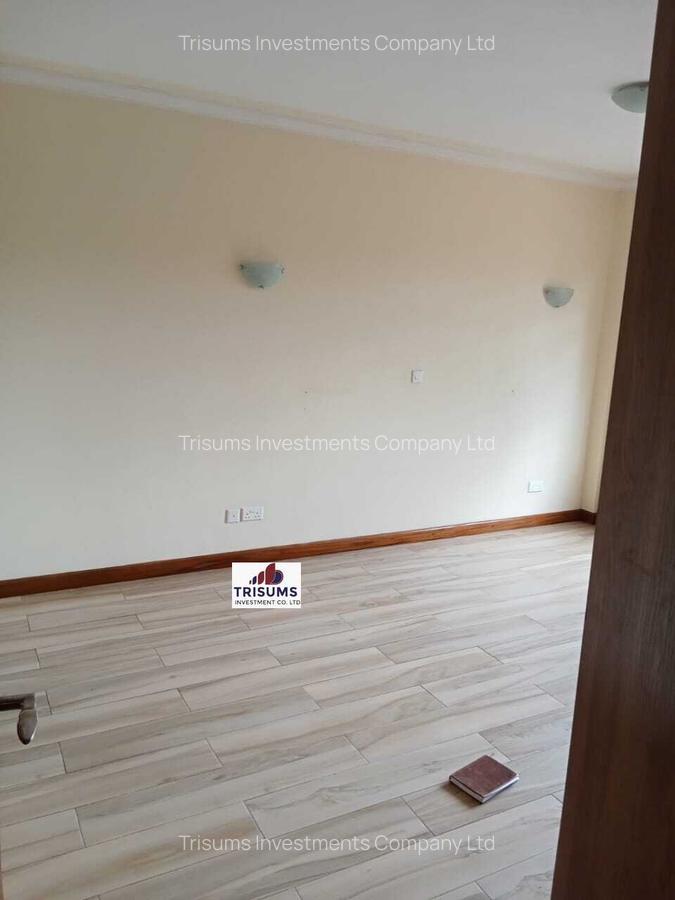 2 Bed Apartment with En Suite at Prp7+494 - 8