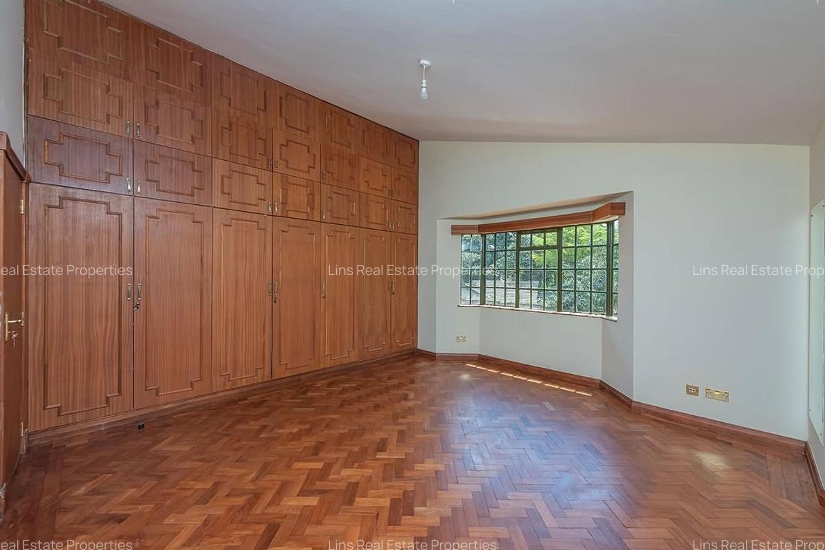 4 Bed Townhouse with En Suite in Lavington - 6