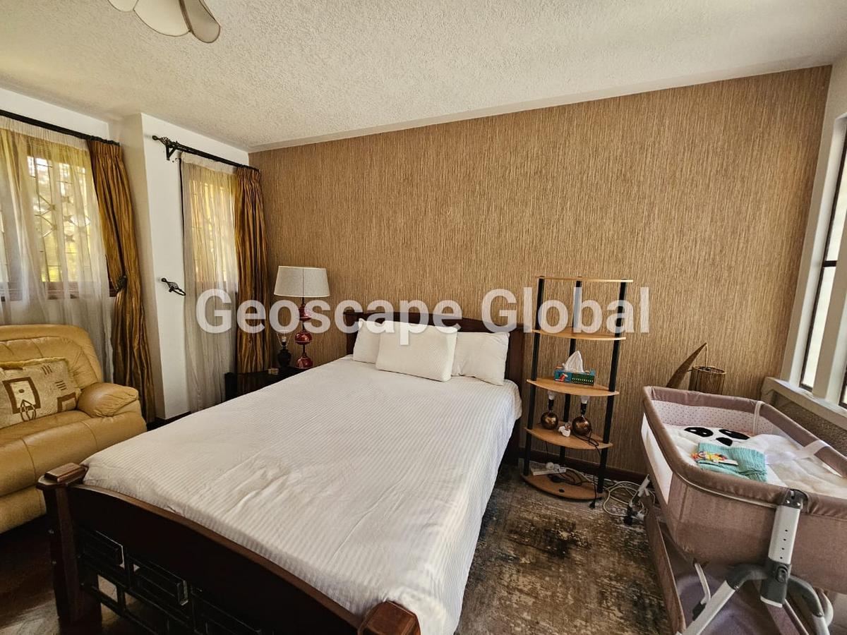 5 Bed House with En Suite in Runda - 13