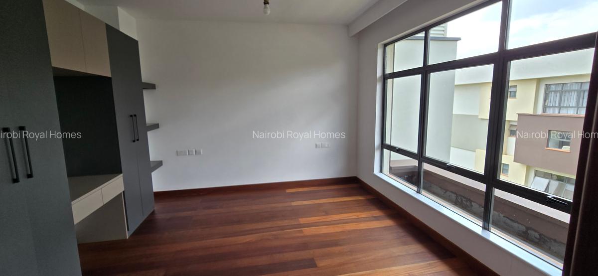 4 Bed Townhouse with En Suite at The Loft Two Rives - 19